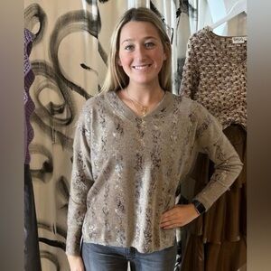 100% Cashmere V-Neck Sweater Metallic Python size Large